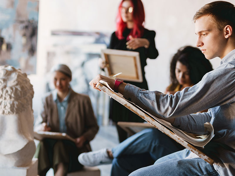 Mental-Health-and-Recovery-Friendly-Coffee-Shops-&-Spaces-in-Philadelphia-Suburbs-3 people learn to draw in an art club